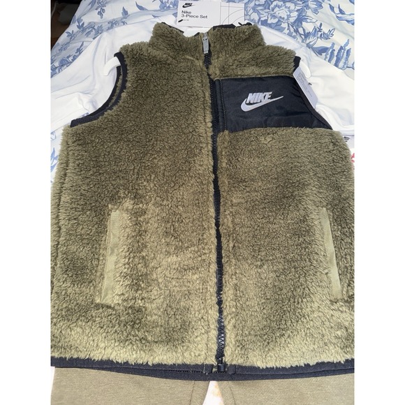 Boys Green Black Nike 3 Piece Set Size 4t New 86M632-G3F - Picture 4 of 8